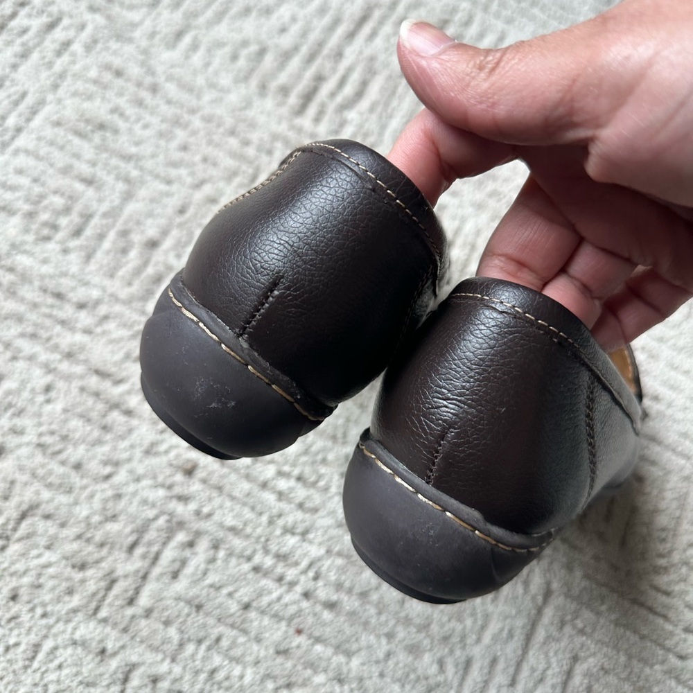 Classic Brown Leather Slip-On Loafers for Women - Picture 4 of 10